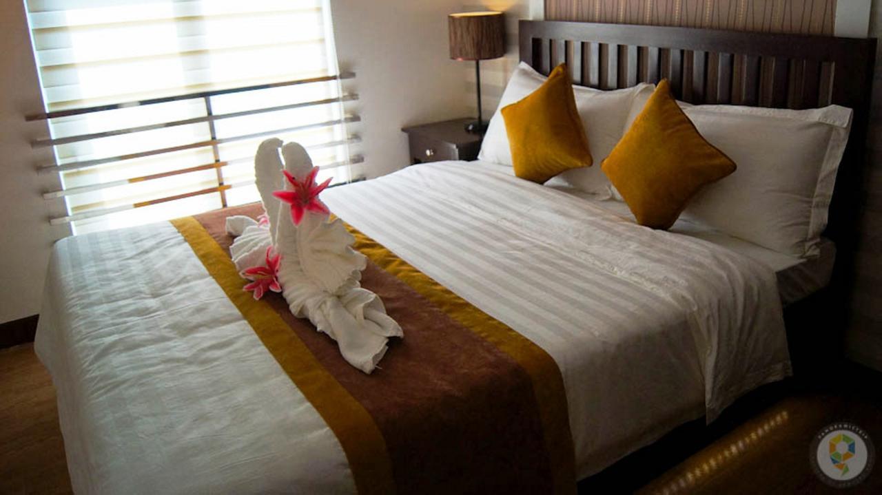 Prime City Resort Hotel Angeles Exterior foto